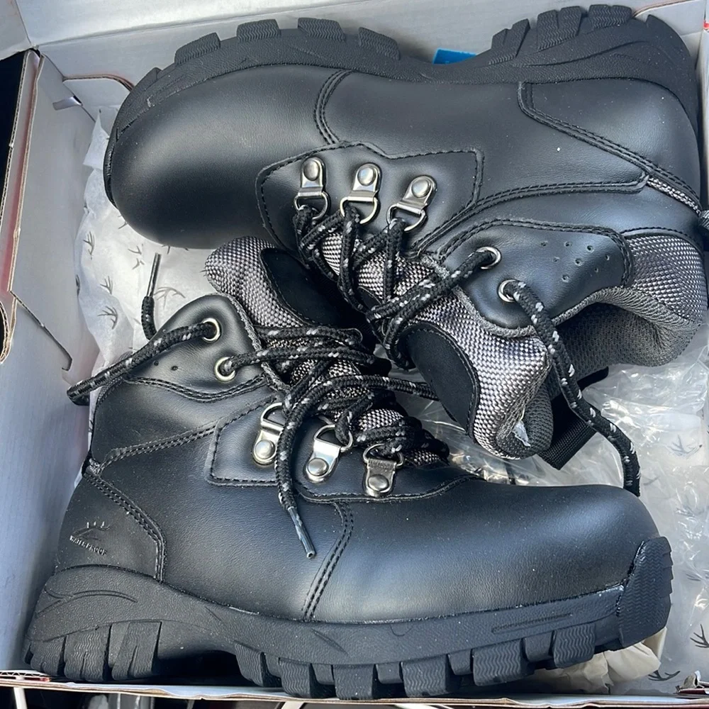 NWOT Deer Stags Black Boots
